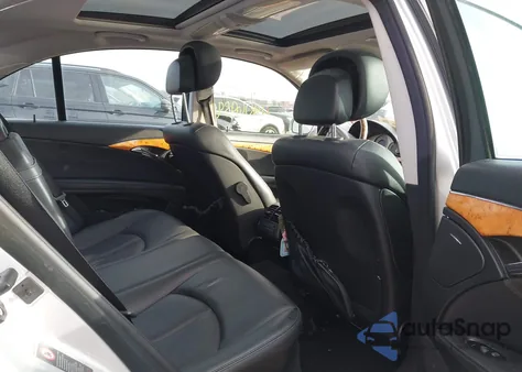 2008 Mercedes-Benz E 350 4Matic z USA, uszkodzony, nr VIN WDBUF87X18B208923